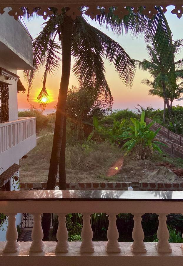 Shanu'S Seaside Inn - A Family-Run Guesthouse Just 100 Metres From Candolim Beach Exteriör bild