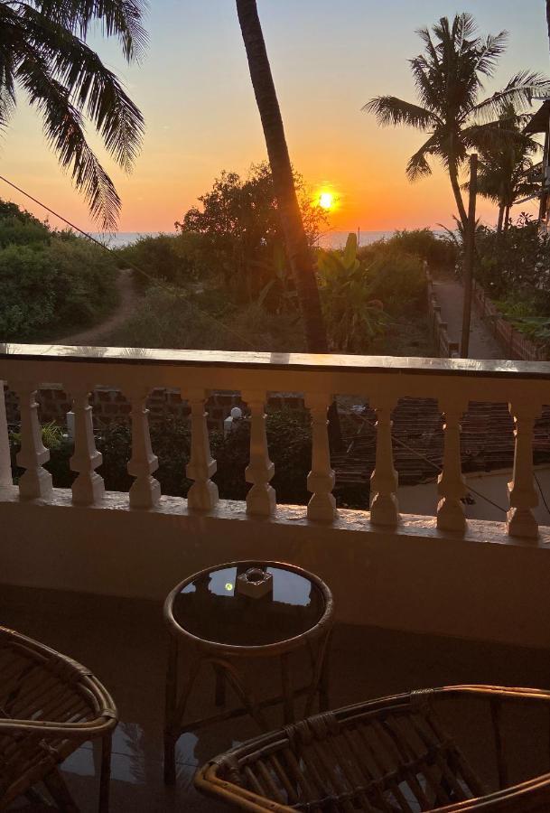 Shanu'S Seaside Inn - A Family-Run Guesthouse Just 100 Metres From Candolim Beach Exteriör bild
