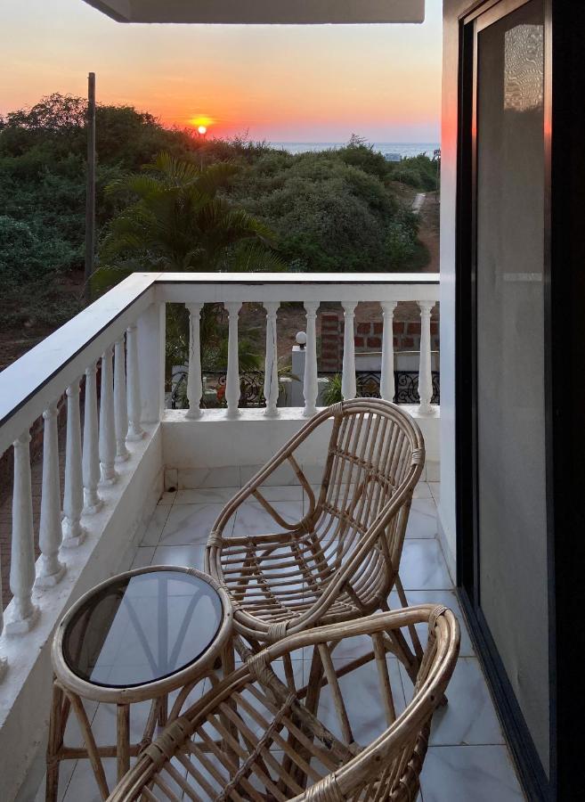 Shanu'S Seaside Inn - A Guesthouse, 100 Metres To Candolim Beach Exteriör bild