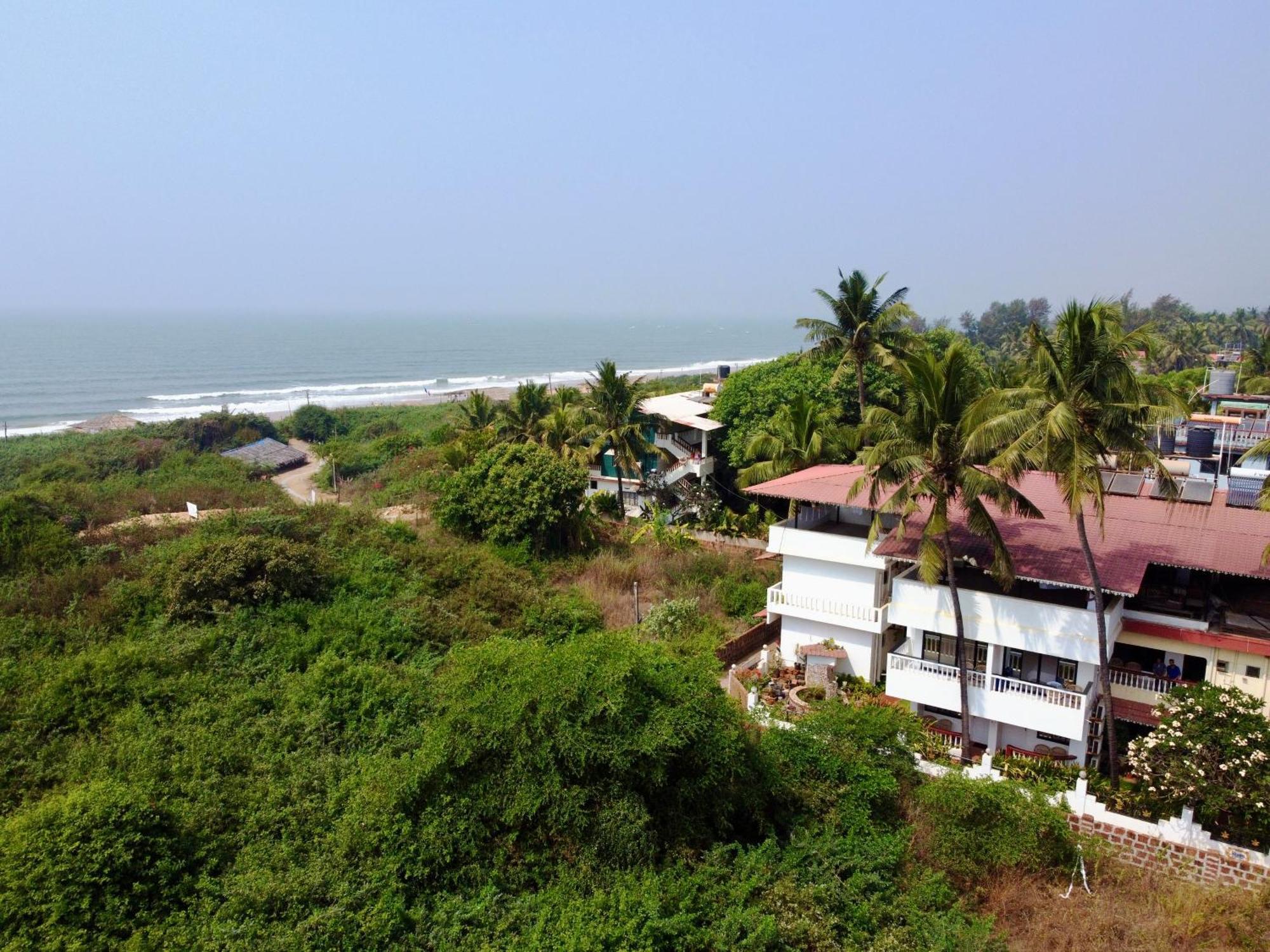 Shanu'S Seaside Inn - A Family-Run Guesthouse Just 100 Metres From Candolim Beach Exteriör bild